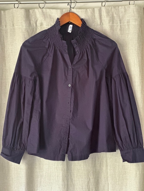 GAP Tops - Navy Blouse with Puff Sleeve and Seersucker Collar!